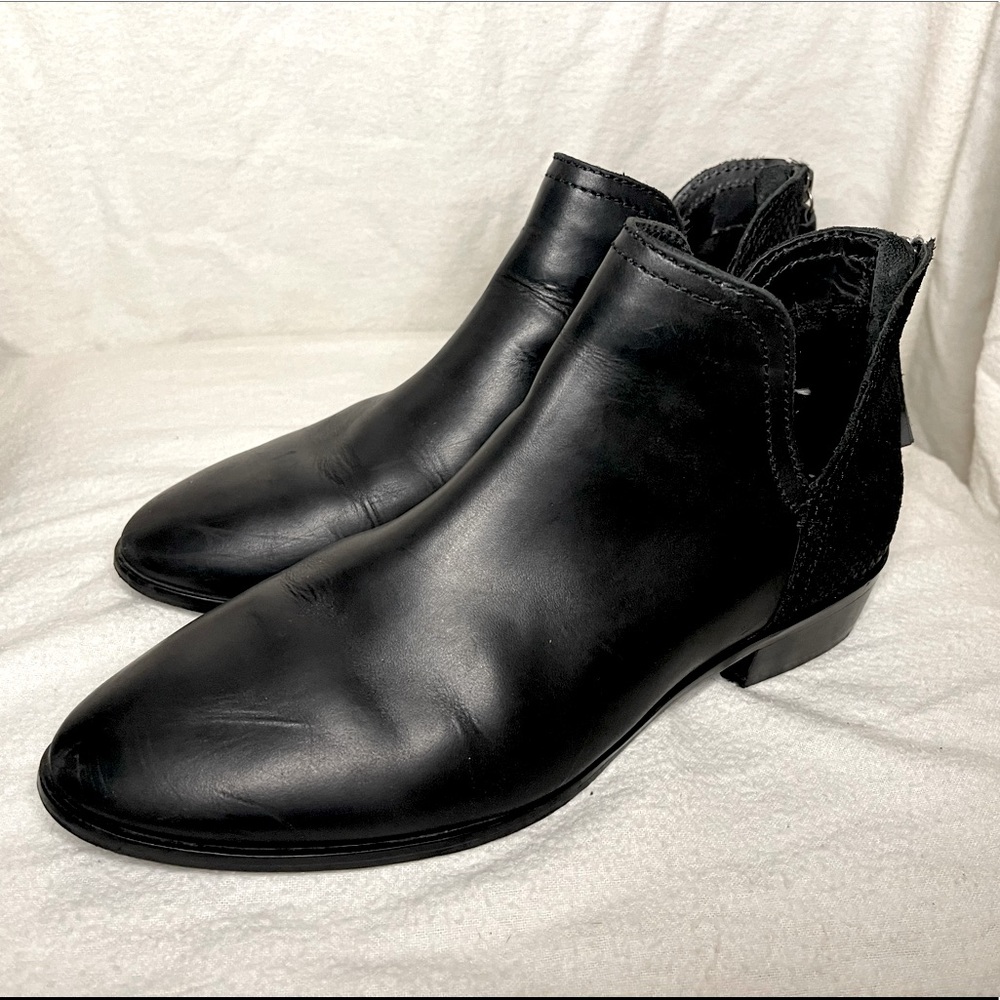 Black leather Kenneth Cole Reaction Ankle Booties -Size 7.5